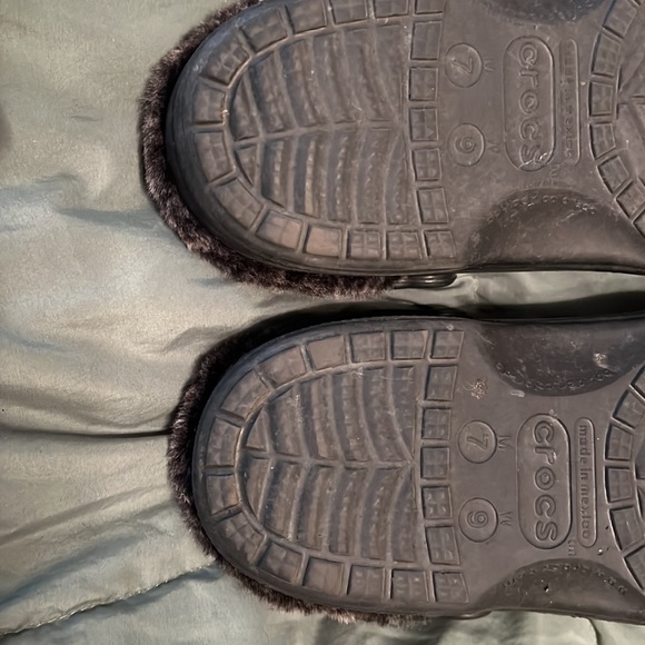 CROCS lined size 9 only worn a couple of times - Picture 3 of 3